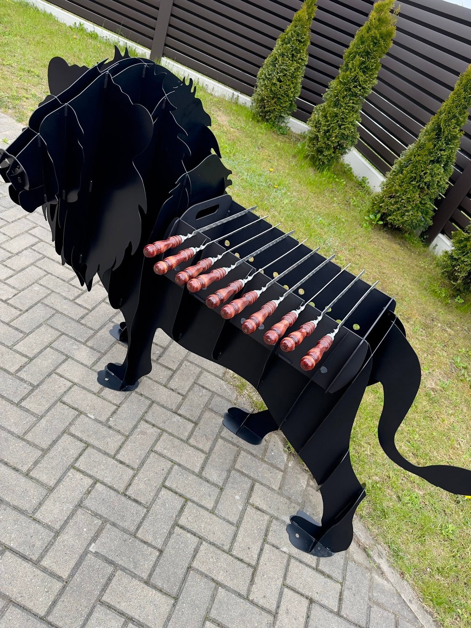 ZooGrill liūtas su iešmų komplektu