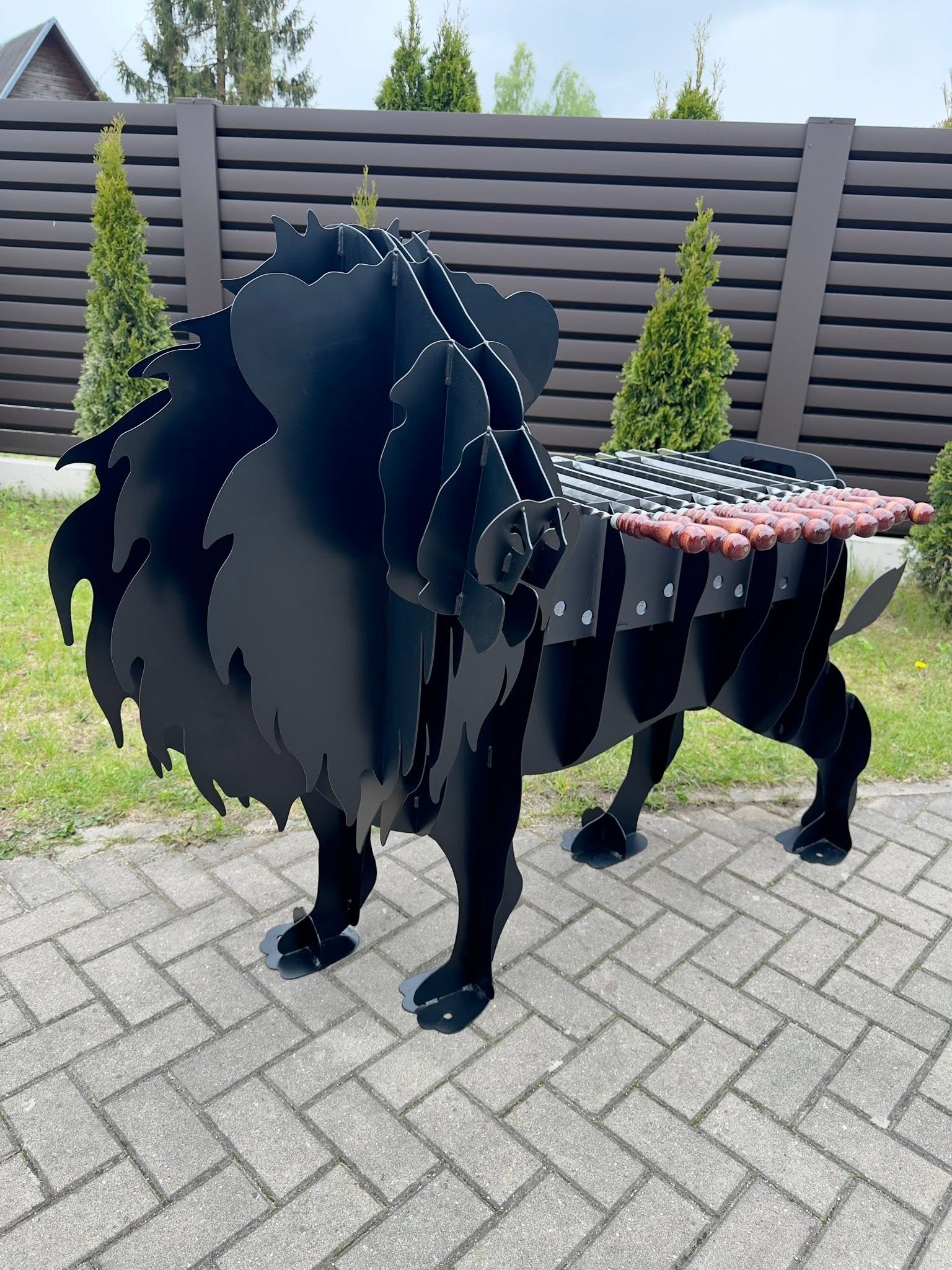 ZooGrill liūto formos šašlykinė su iešmais